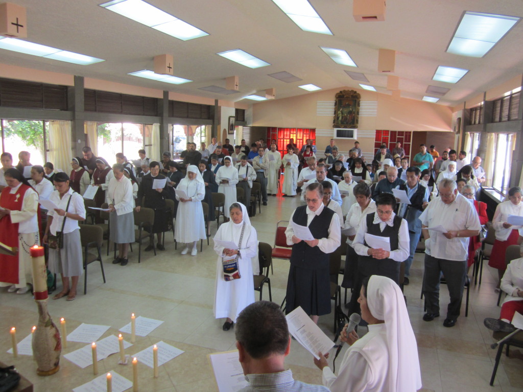 Asamblea de sacerdotes, religiosos y religiosas (Foto J. Lorenzo Guzmán J.)